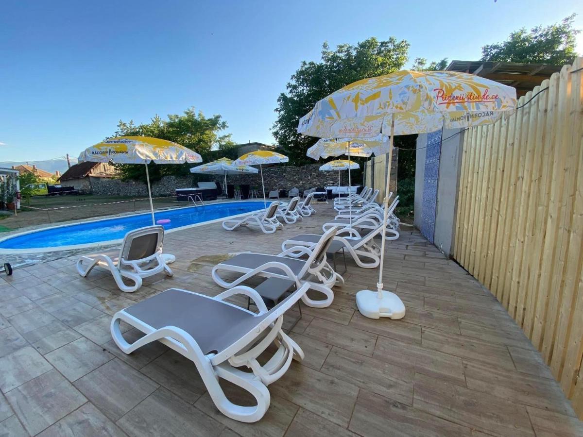 La Mosie Hotel Hateg Ngoại thất bức ảnh