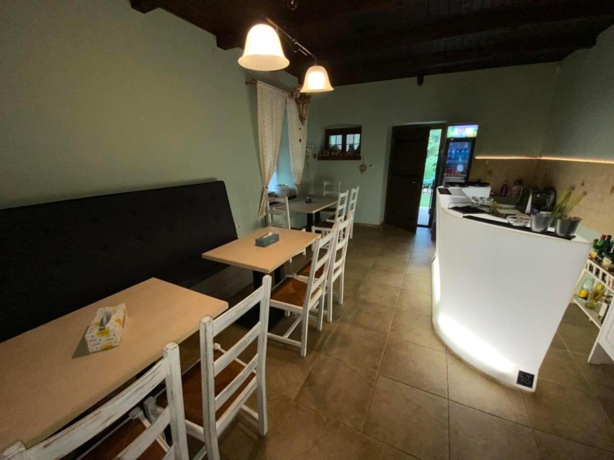 La Mosie Hotel Hateg Ngoại thất bức ảnh