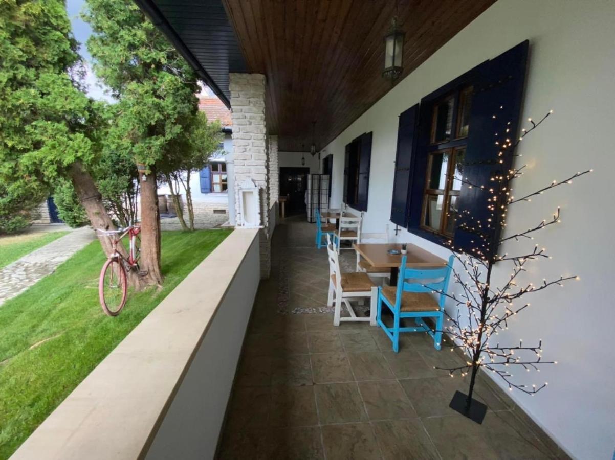 La Mosie Hotel Hateg Ngoại thất bức ảnh