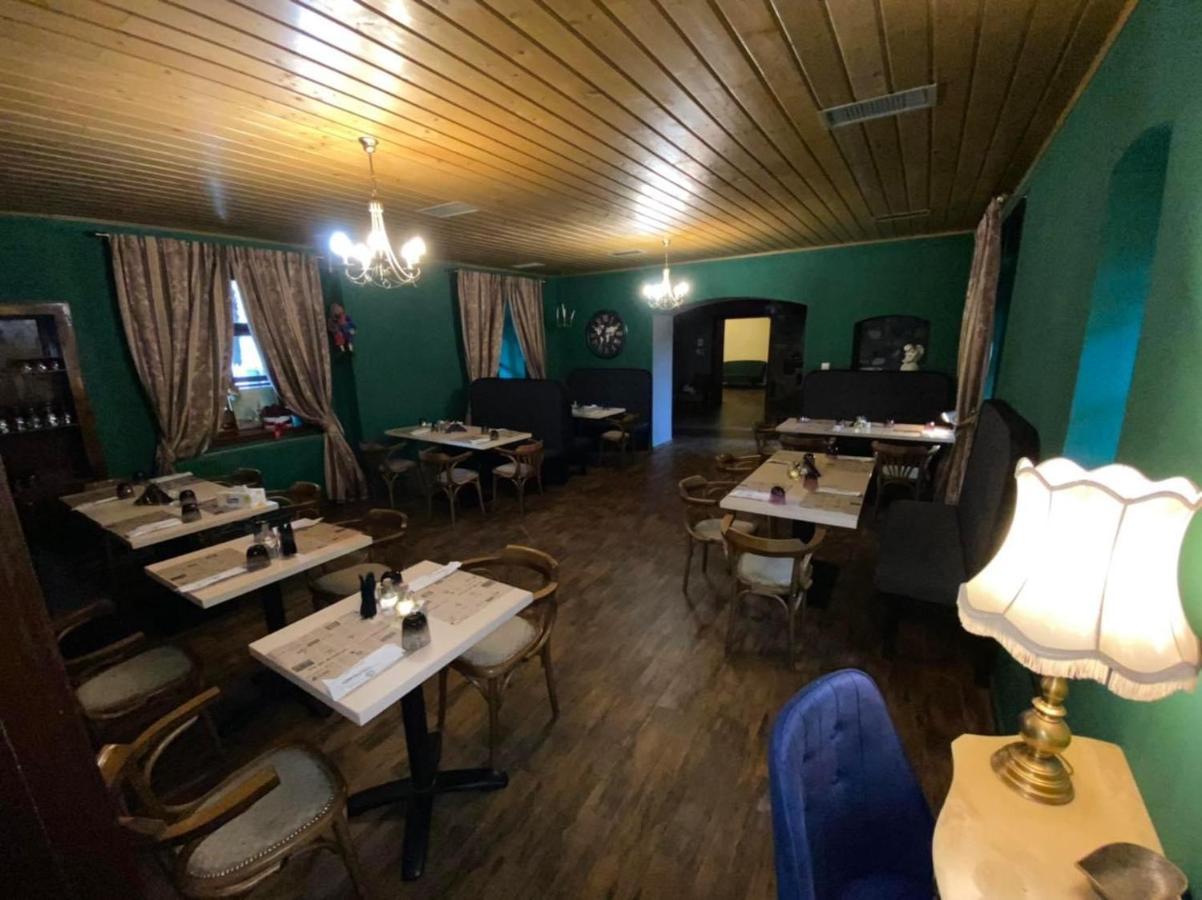 La Mosie Hotel Hateg Ngoại thất bức ảnh