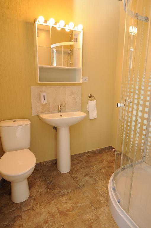 La Mosie Hotel Hateg Phòng bức ảnh