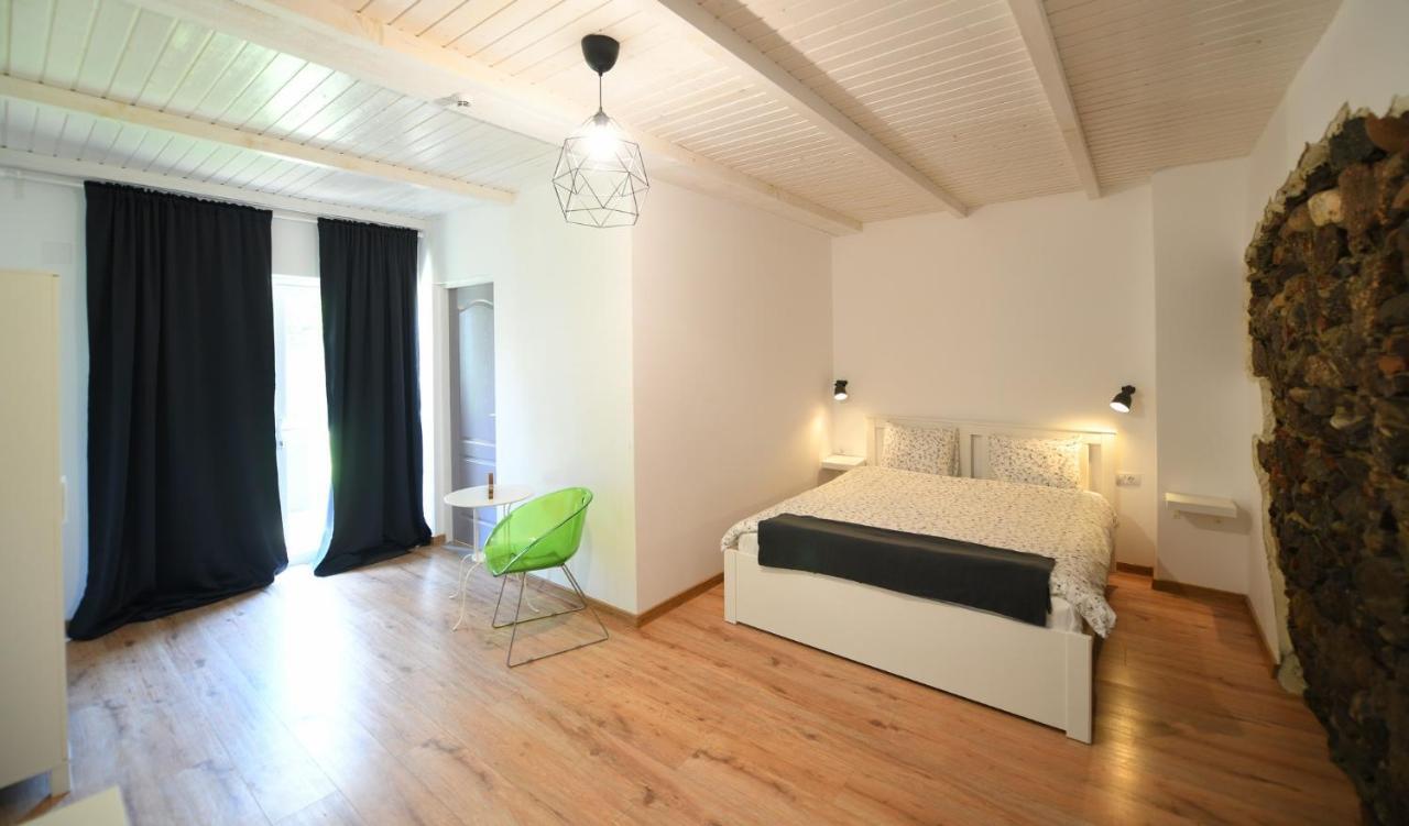 La Mosie Hotel Hateg Ngoại thất bức ảnh