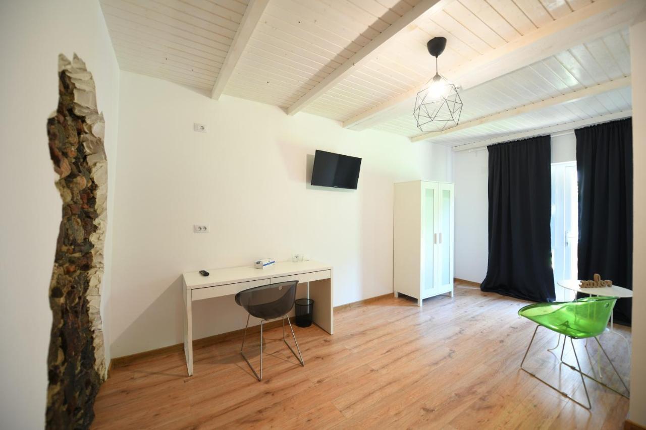 La Mosie Hotel Hateg Ngoại thất bức ảnh