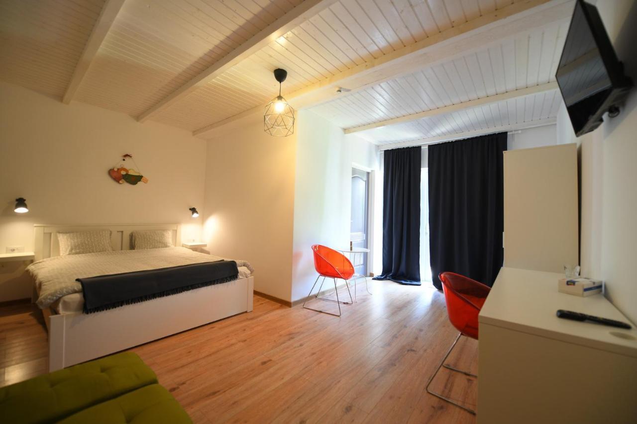 La Mosie Hotel Hateg Ngoại thất bức ảnh